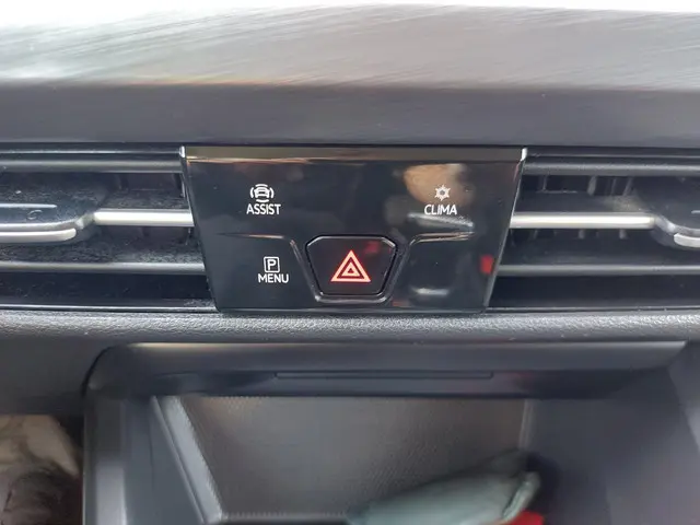 Volkswagen Golf 1.5 TSI Life Business 2021 Benzine 22