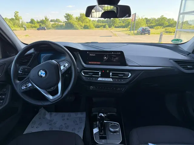 BMW 1 Serie 118i 2024 Benzine 15