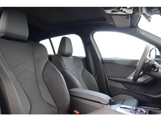 BMW 1 Serie 120 M Sport Design Edition 2025 Benzine 11