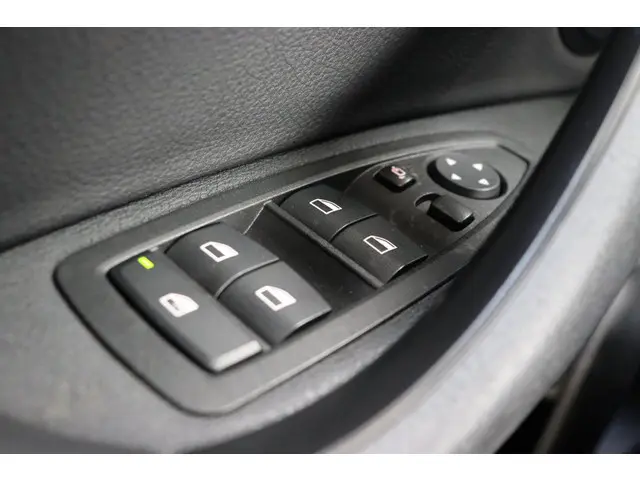 BMW X2 xDrive25e 2021 Hybride Benzine 30