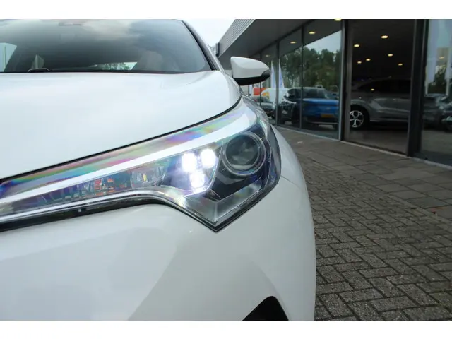 Toyota C-HR 1.8 Hybrid Dynamic 2019 Hybride Benzine 7