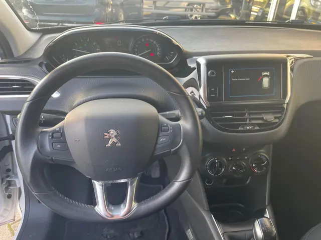 Peugeot 208 1.2 PureTech Signature 2019 Benzine 7