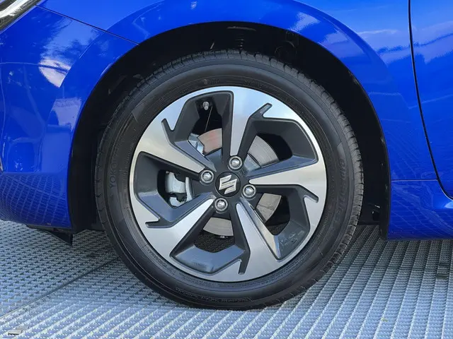 Suzuki Swift 1.2 Style Smart Hybrid 2025 Benzine 28