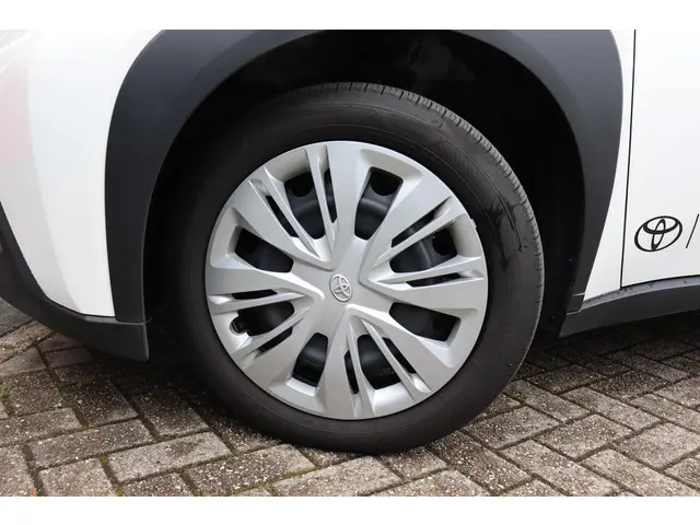 Toyota Aygo X 1.0 VVT-i MT Play, Armsteun 2025 Benzine 3