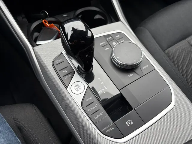 BMW 3 Serie Touring 320i High Executive M 2022 Benzine 13