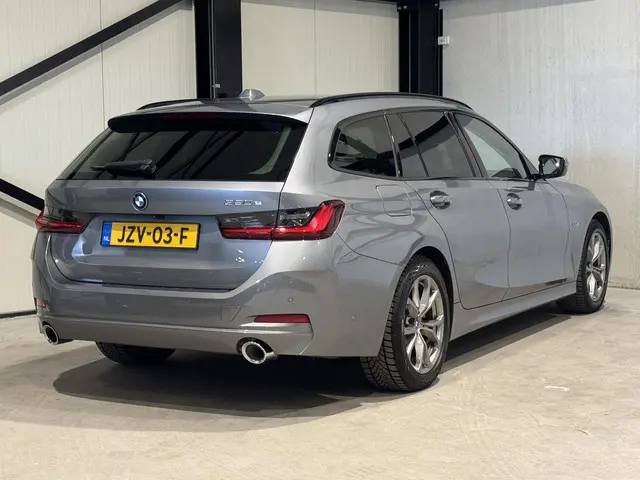 BMW 3 Serie Touring 320e 2022 Hybride Benzine 29