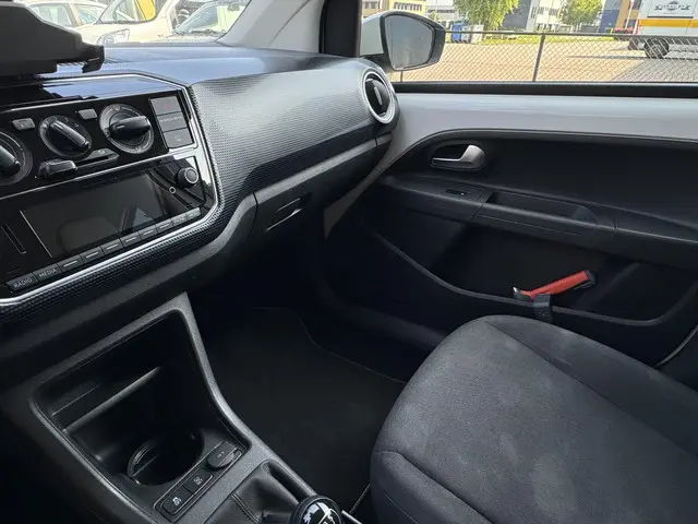 Volkswagen up! 1.0 BMT move up! 2019 Benzine 14