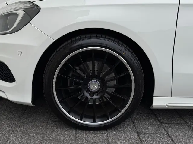 Mercedes-Benz A-Klasse 180 AMG 2014 Benzine 11