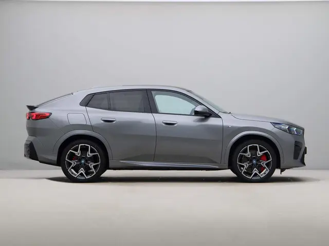 BMW iX2 eDrive20 65kWh 2024 Elektrisch 8