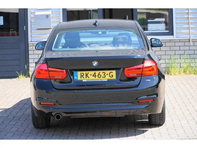 BMW 3 Serie 318i FACELIFT MODEL 2017 Benzine 9