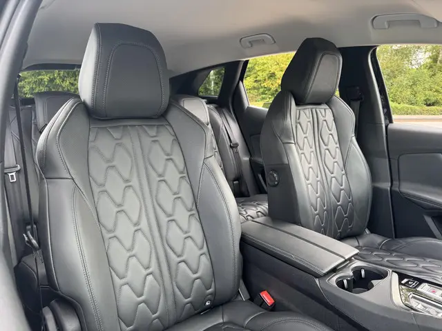 Peugeot 3008 1.6 HYbrid 300 Allure 2022 Hybride Benzine 15