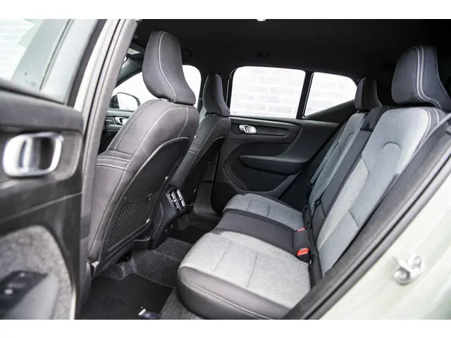 Volvo XC40 2.0 B4 Plus Dark 2025 Benzine 9