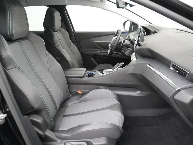Peugeot 3008 1.6 HYbrid 225 Allure 2022 Hybride Benzine 41