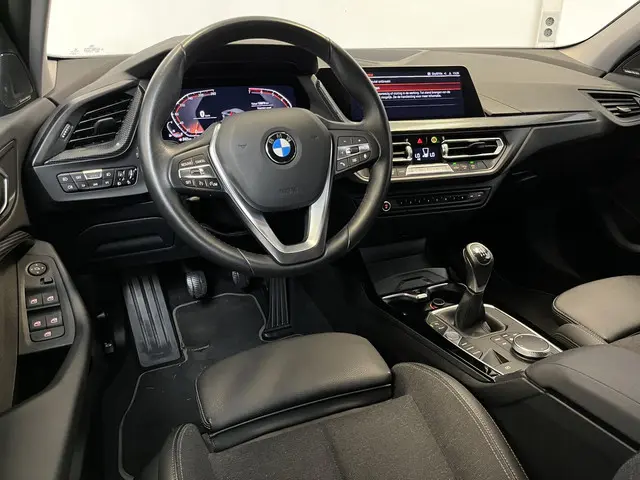 BMW 1 Serie 118i Sport Line 2021 Benzine 4
