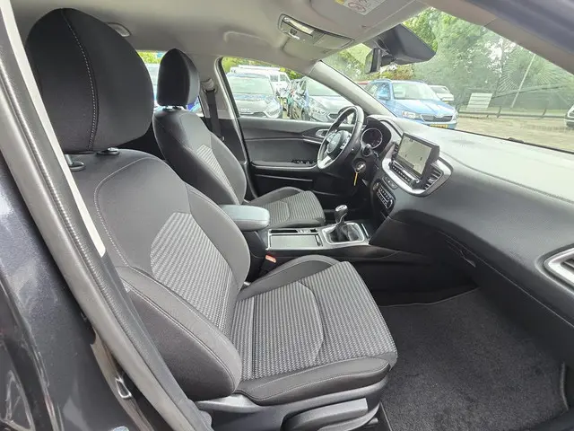 Kia Ceed Sportswagon 1.0 T-GDi DynamicLine 2023 Benzine 4