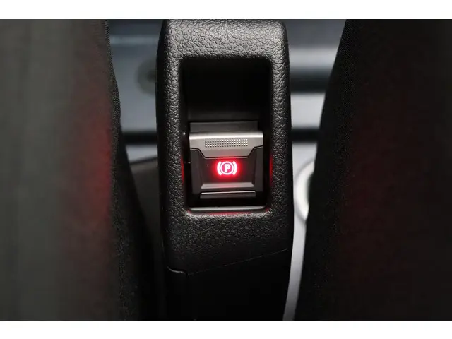 Peugeot e-Expert EV L3 75 kWh 2023 Elektrisch 24