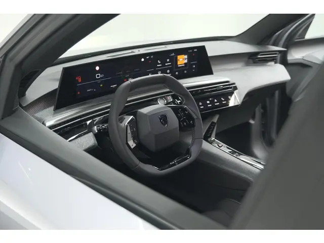Peugeot 5008 HYbrid 145 e-DCS6 GT 2025 Hybride Benzine 2