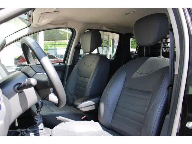 Dacia Duster 1.2 TCe 4x2 Blackshadow 2017 Benzine 12