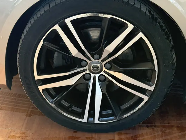 Volvo V60 2.0 T4 R-Design 2019 Benzine 4