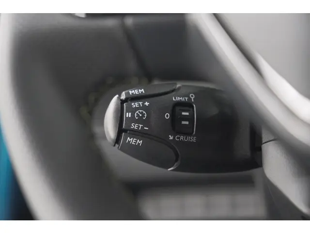 Peugeot 2008 Hybrid 145 e-DCS6 GT 2025 Hybride Benzine 38