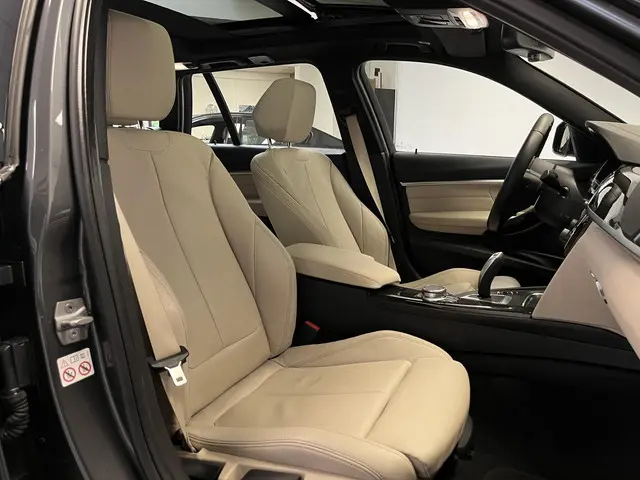 BMW 3 Serie Touring 330i M Sport Edition 2018 Benzine 13