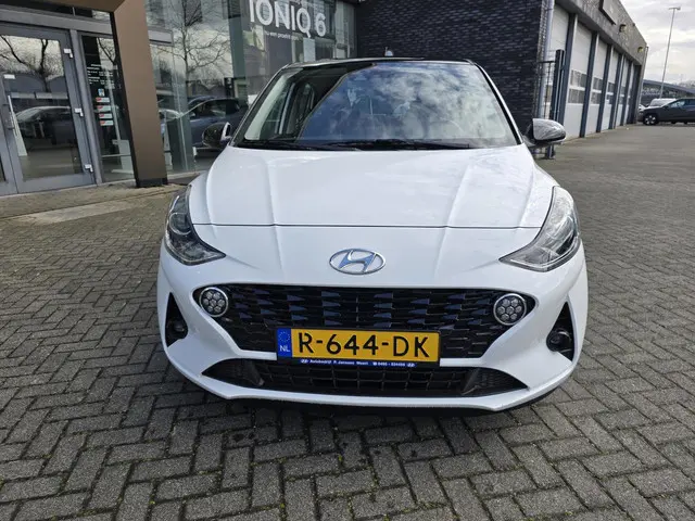 Hyundai i10 1.0 Premium 1e eig/NL-auto 2022 Benzine 3