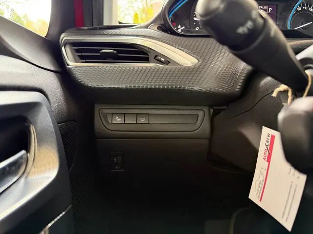 Peugeot 2008 1.2 PureTech Allure Automaat 2018 Benzine 17