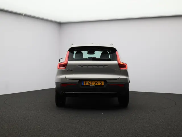 Volvo XC40 2.0 B4 Plus Dark 2025 Benzine 25