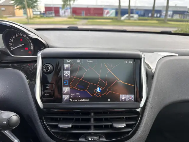 Peugeot 208 1.2 VTi Allure Clima.Navi.Pano 2014 Benzine 15