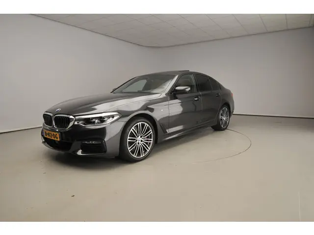 BMW 5 Serie Sedan 540i 2020 Benzine 51