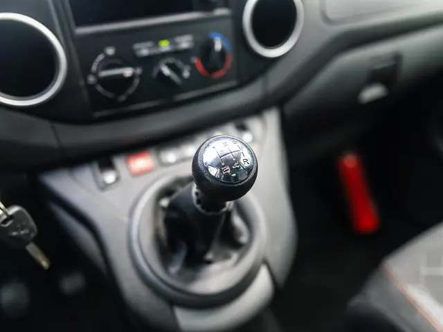 Peugeot Partner Tepee 1.2 PureTech Active 2017 Benzine 26