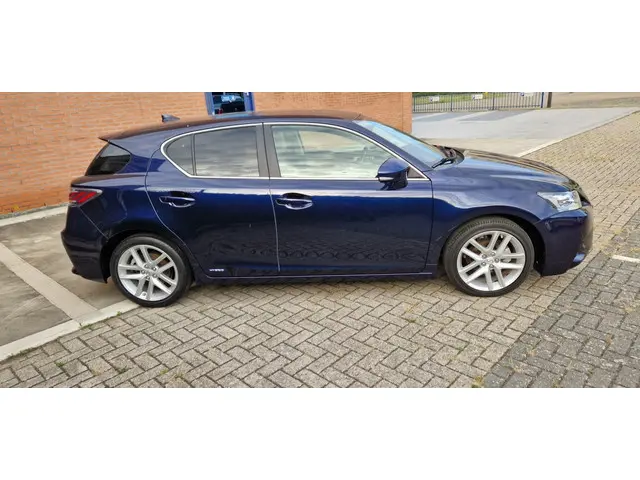 Lexus CT 200h Luxury Line 2016 Hybride Benzine 4
