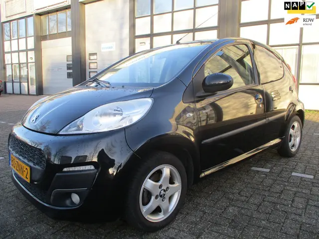 Peugeot 107 1.0 Sportium 5-deurs Airco 2013 Benzine
