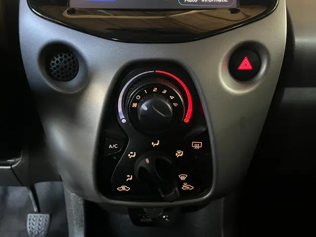 Toyota Aygo 1.0 VVT-i x-first 2018 Benzine 21