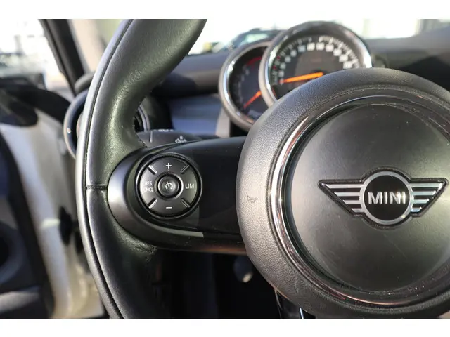 MINI 3-Deurs Cooper 2019 Benzine 8