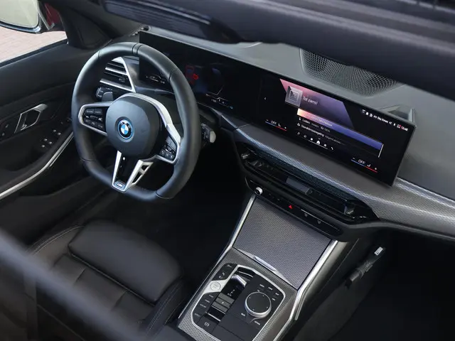 BMW 3 Serie Touring 330e 2025 Hybride Benzine 43