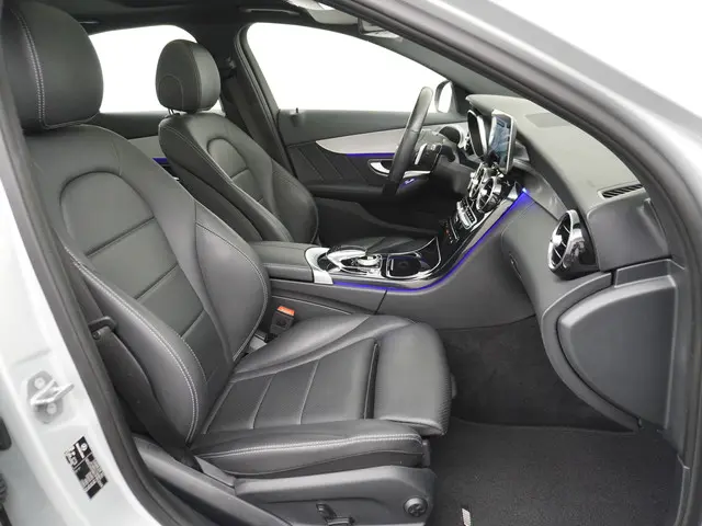 Mercedes-Benz C-Klasse 180 AMG line 2019 Benzine 36