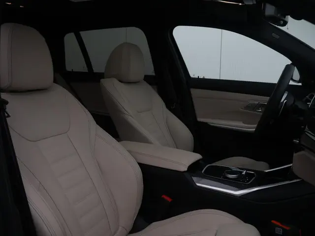 BMW 3 Serie Touring 330e 2025 Hybride Benzine 13