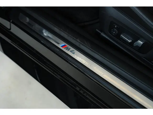 BMW M4 Cabrio xDrive Competition 2022 Benzine 43