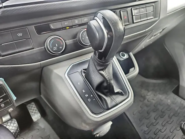 Volkswagen Transporter 2.0 TDI L2H1 28 2021 Diesel 21