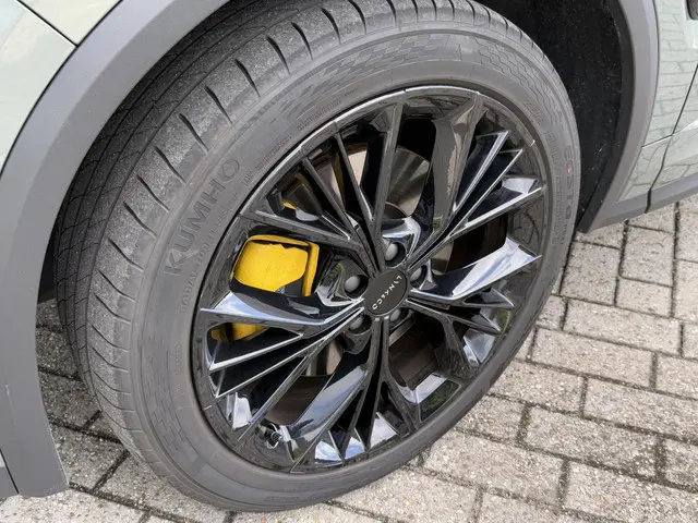 Lynk & Co 01 3