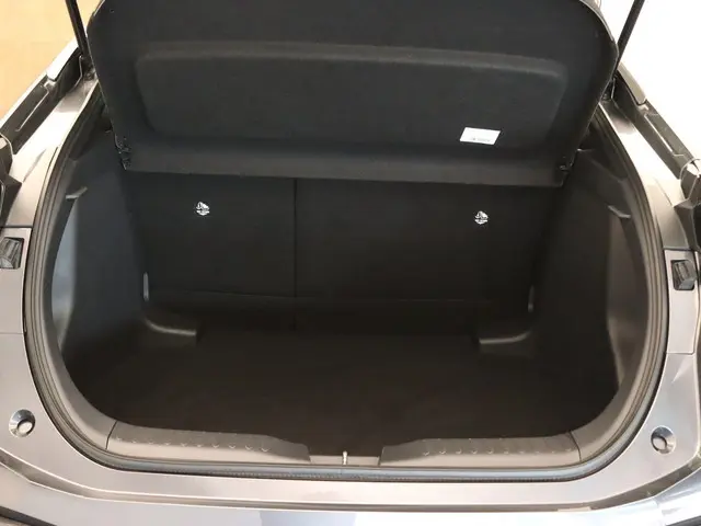 Toyota C-HR 1.8 Hybrid 140 Active 2024 Hybride Benzine 36