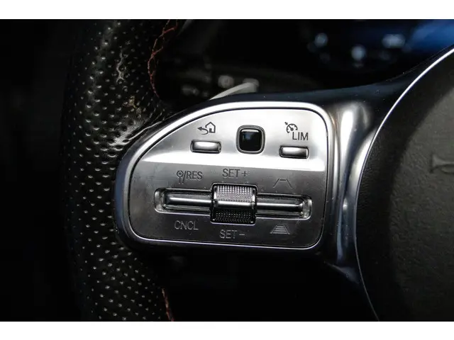 Mercedes-Benz GLA 250 e AMG Line 2021 Hybride Benzine 25