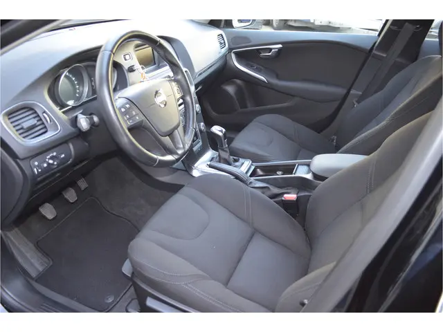 Volvo V40 1.6 T2 Momentum 2014 Benzine 16