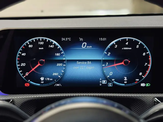 Mercedes-Benz A-Klasse 200 AMG Night 2019 Benzine 32