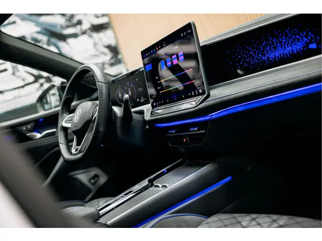 Volkswagen Passat R-Line Diesel 2024 Diesel 28