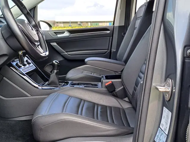 Volkswagen Touran 1.4 TSI Highline 2018 Benzine 23