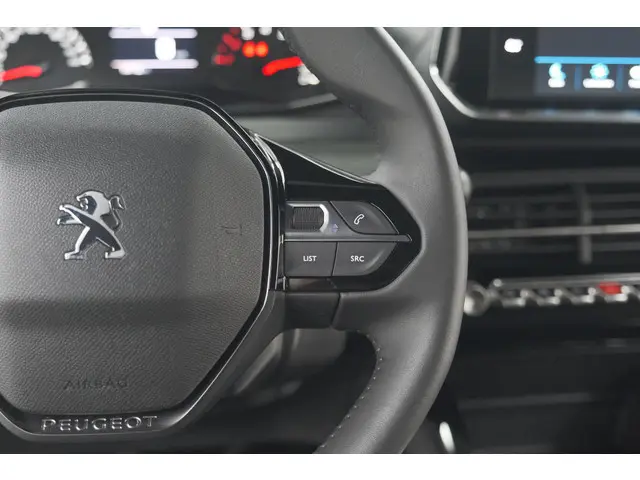 Peugeot 2008 PureTech 130 Active 2023 Benzine 31