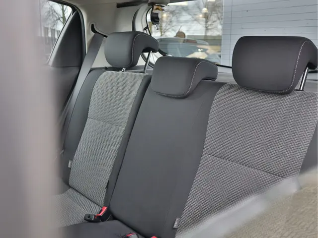 Toyota Yaris 1.5 Hybrid Comfort 2015 Hybride Benzine 25