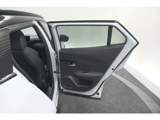 Peugeot 2008 PureTech 130 EAT8 GT 2024 Benzine 67